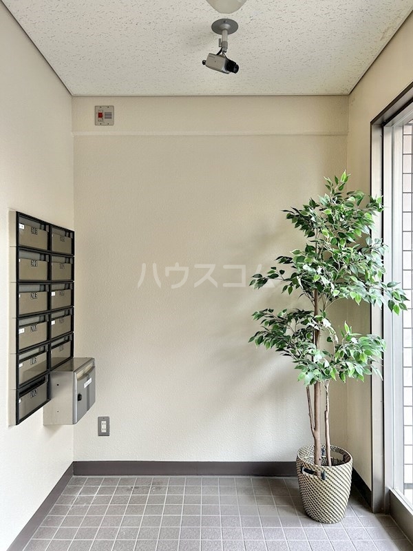 16/16 エントランス