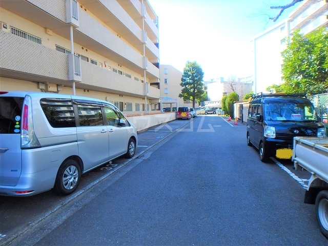 28/30 駐車場