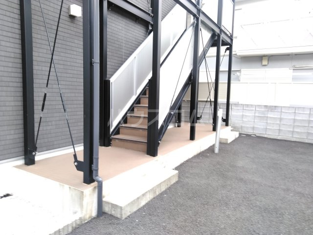 28/29 エントランス