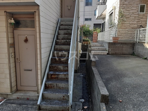 20/30 エントランス