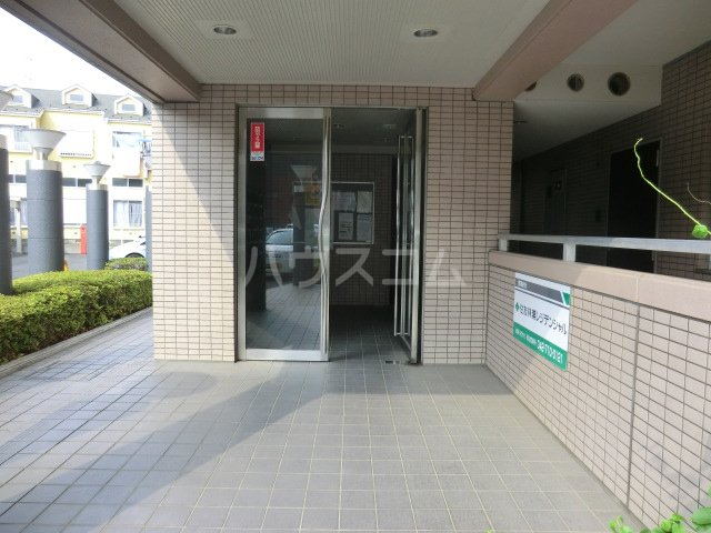 23/30 エントランス