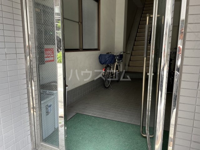 24/30 エントランス
