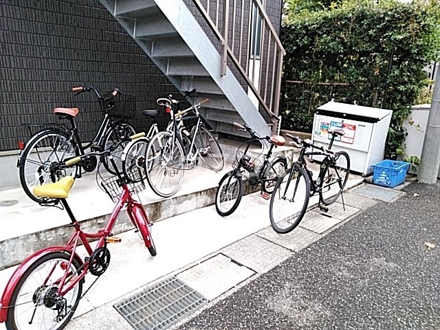 16/23 エントランス