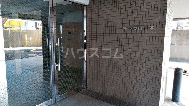 27/28 エントランス