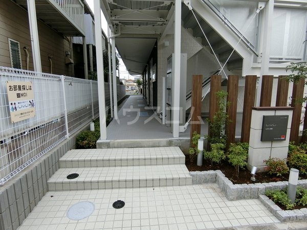 18/28 エントランス