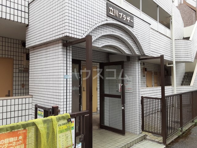 18/26 エントランス