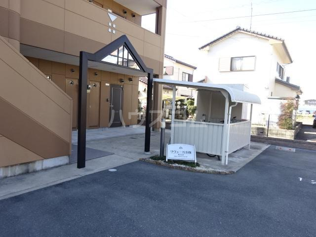 22/27 エントランス