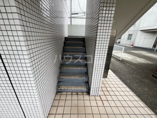 21/30 エントランス