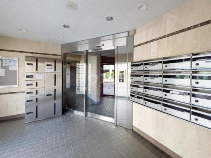 18/28 エントランス