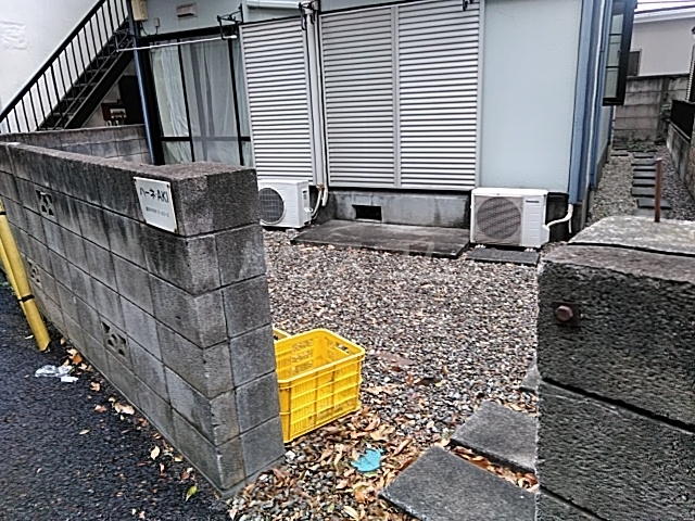 24/25 エントランス