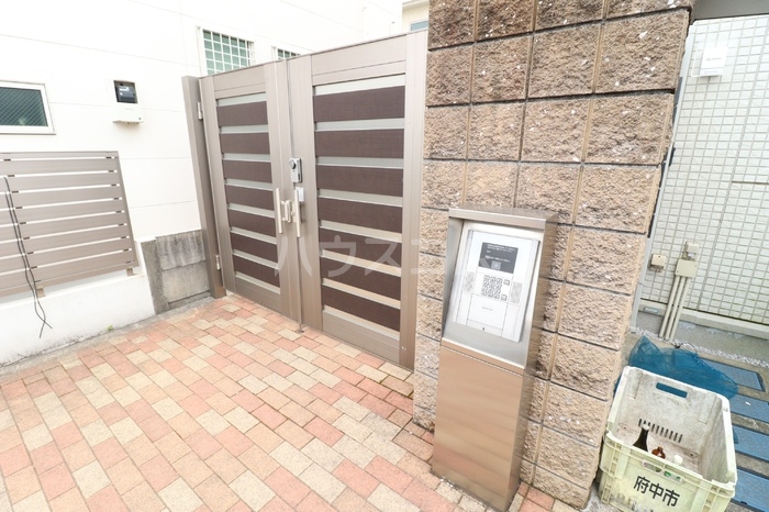 19/30 エントランス