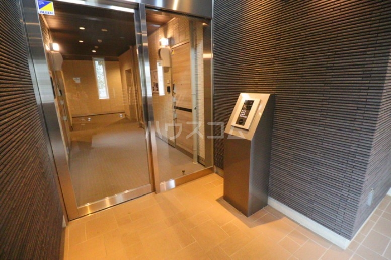 21/30 エントランス