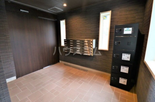 23/30 エントランス