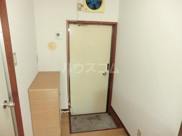 23/30 エントランス