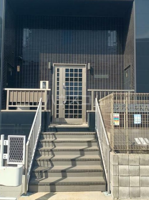 26/30 エントランス