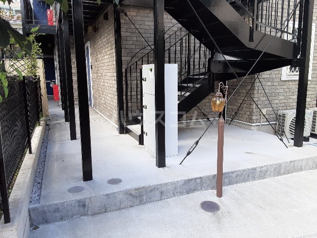 27/30 エントランス