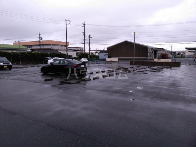 27/30 駐車場