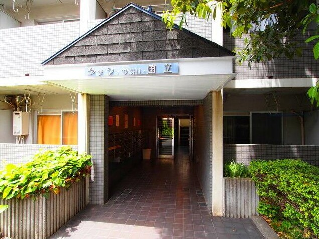 20/30 エントランス