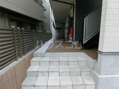 21/30 エントランス