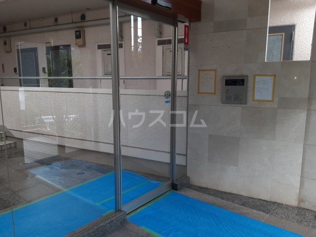 28/30 エントランス