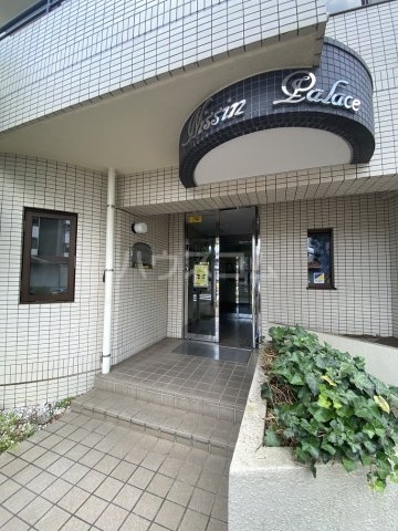 23/26 エントランス