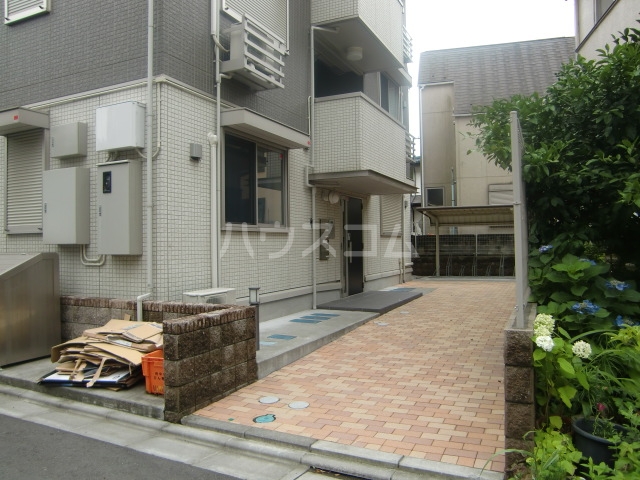 24/30 エントランス