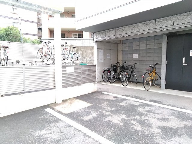 22/28 駐車場