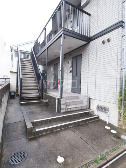 27/30 エントランス