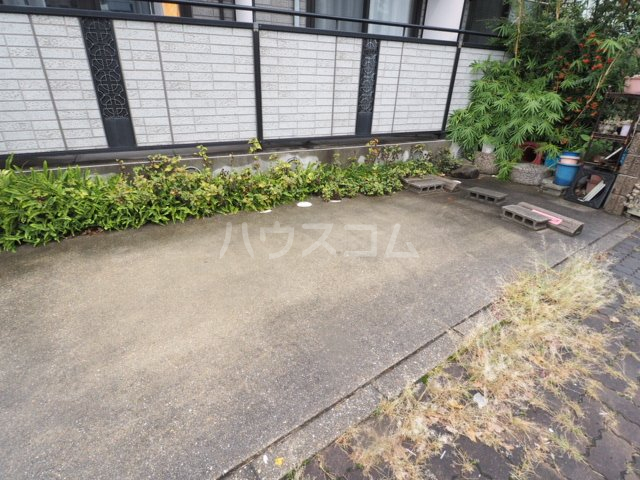 28/30 駐車場