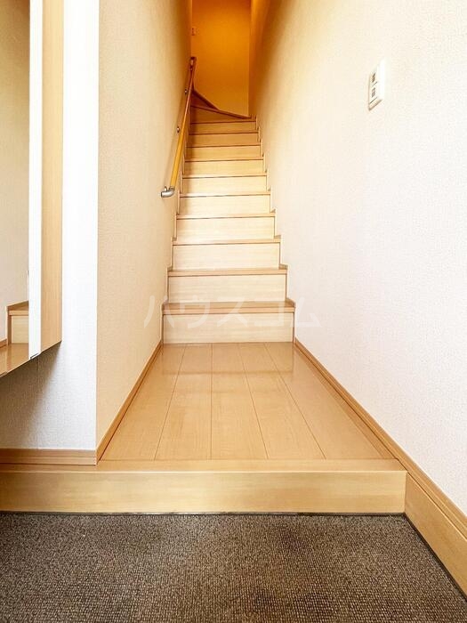 23/30 エントランス