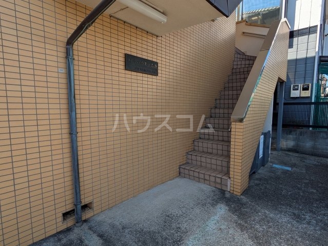 16/27 エントランス