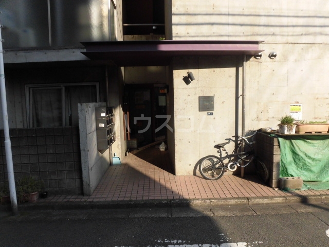 16/23 エントランス