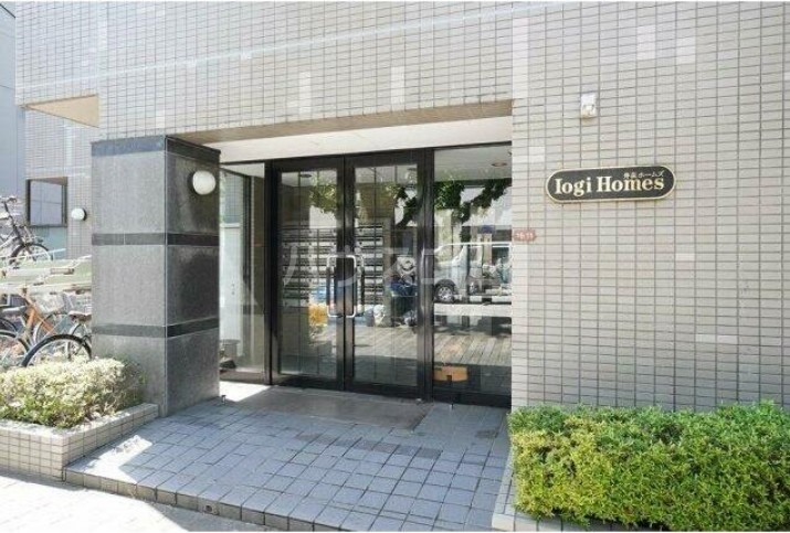 23/30 エントランス