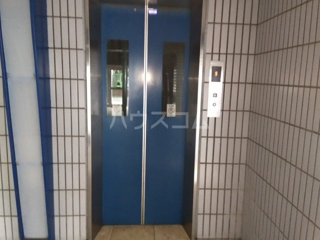 26/30 エントランス