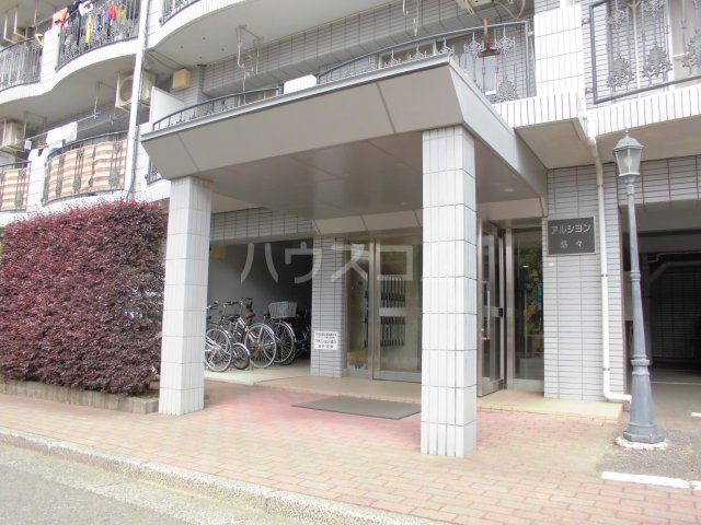 28/30 エントランス