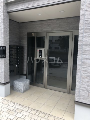 24/30 エントランス