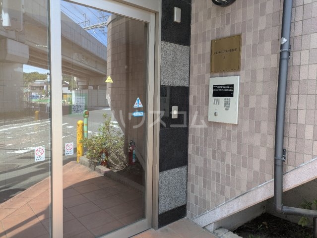 22/30 エントランス