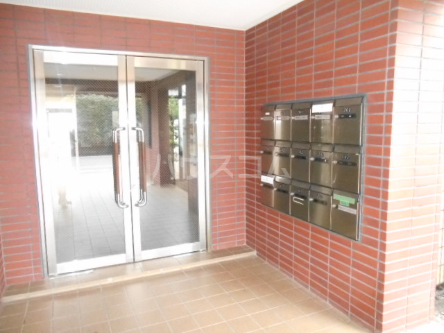 26/30 エントランス