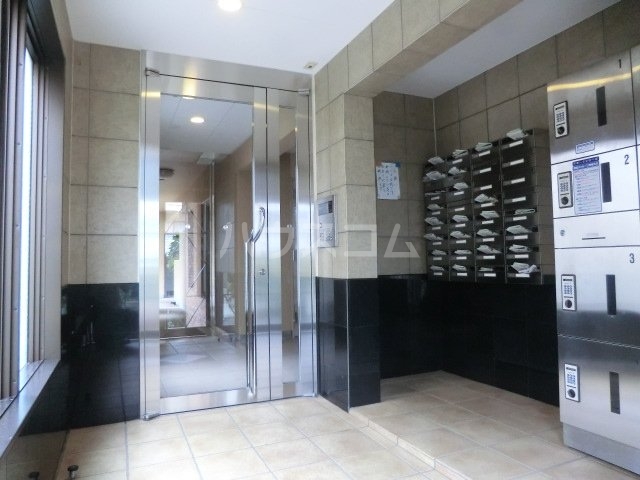 20/30 エントランス