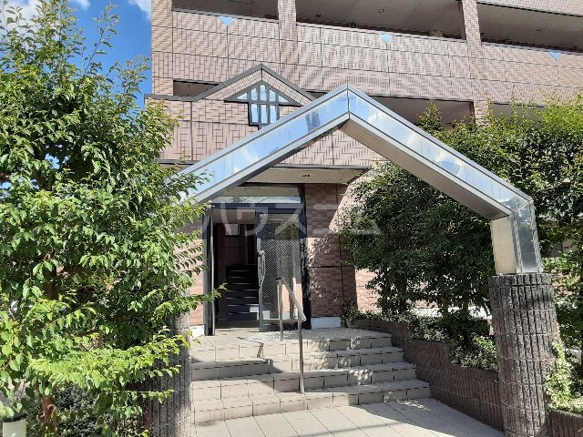 27/30 エントランス