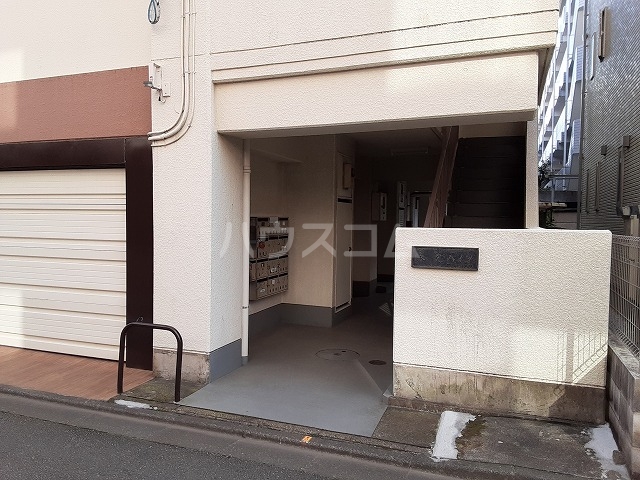 21/27 エントランス