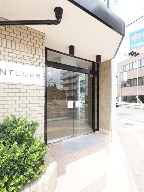 22/27 エントランス