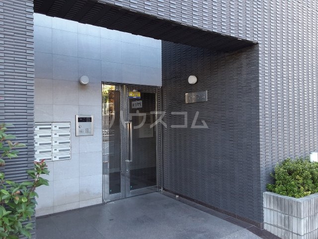 21/30 エントランス