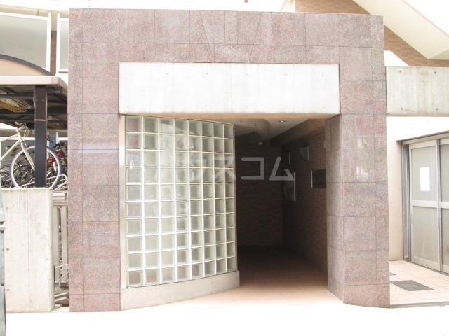 19/28 エントランス