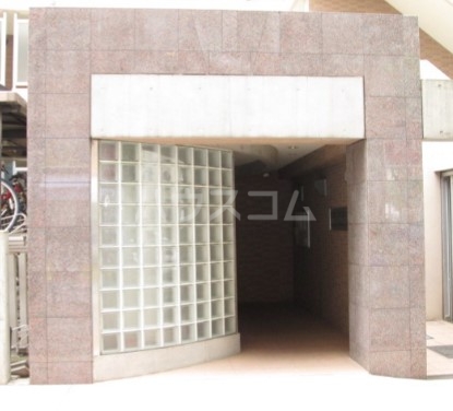 21/30 エントランス