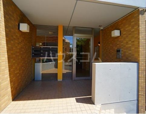 23/30 エントランス