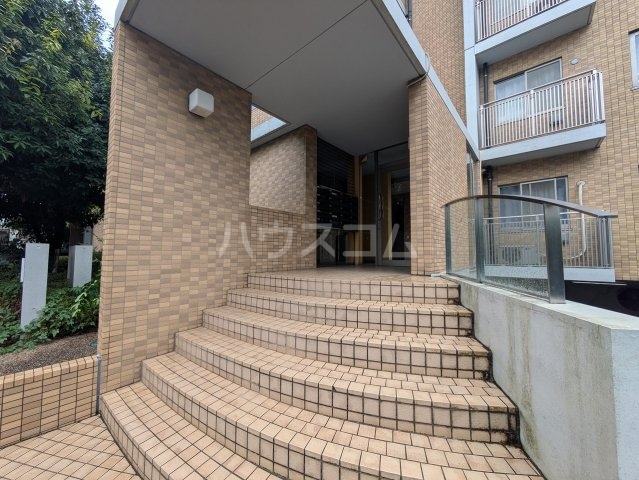 24/30 エントランス