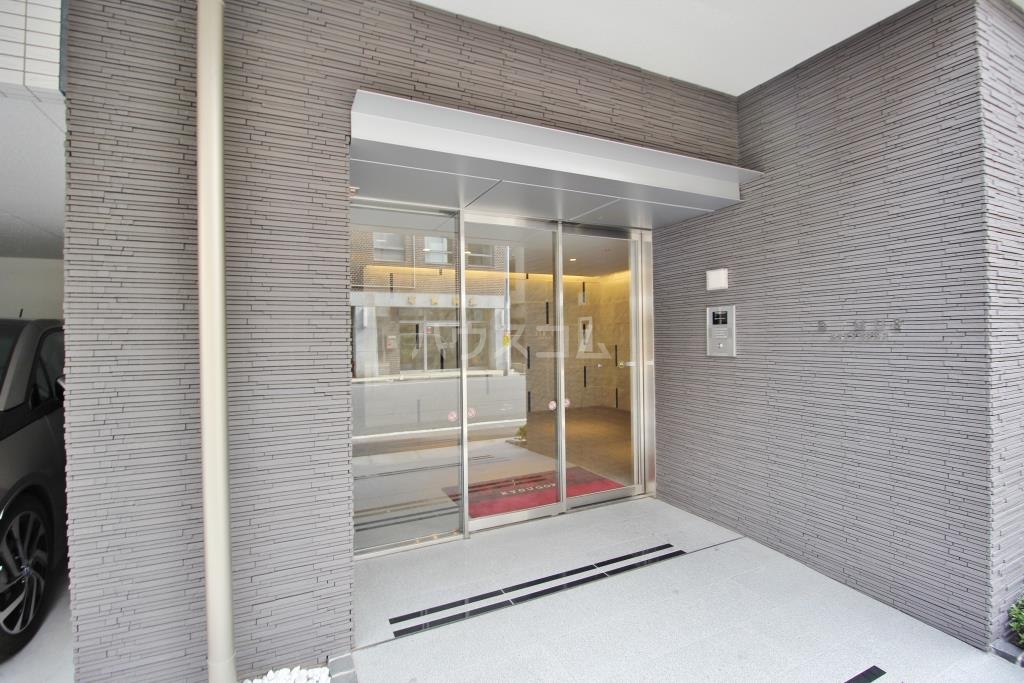 21/22 エントランス