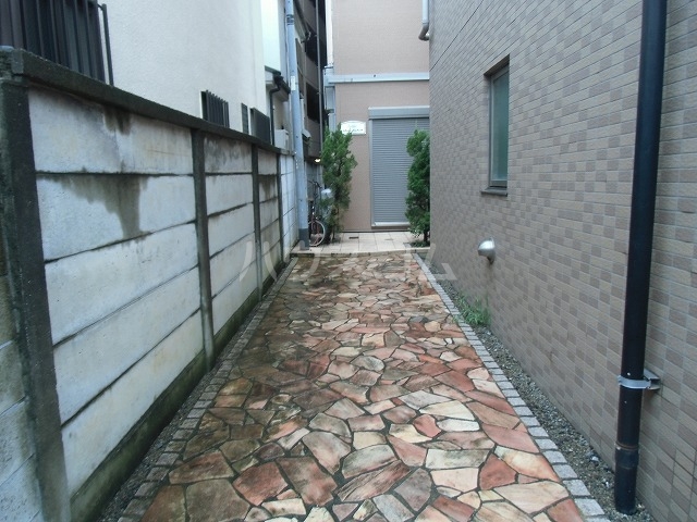 16/26 エントランス