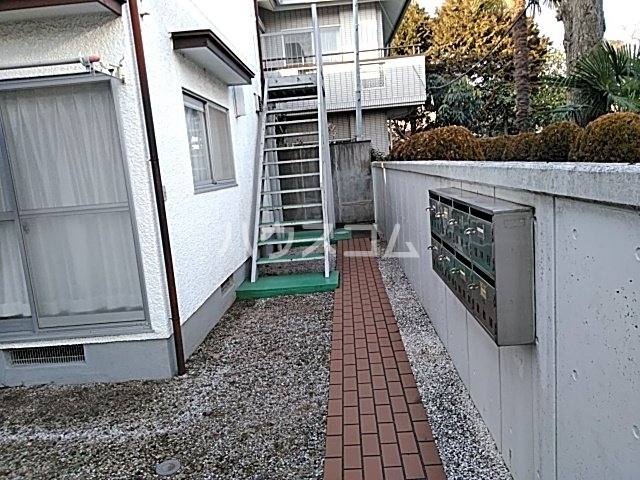 27/30 エントランス